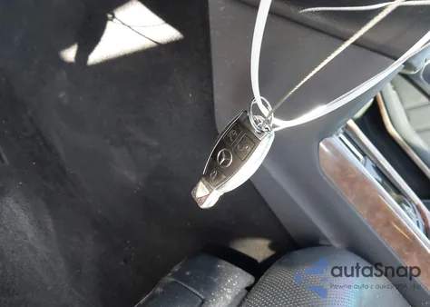 2012 Mercedes-Benz E 350 z USA, uszkodzony, nr VIN WDDHF5KB3CA544588